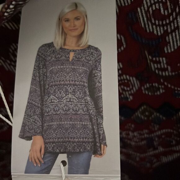 Simply Noelle longer length top in burgundy with open sleeve detailing size S - Picture 4 of 11